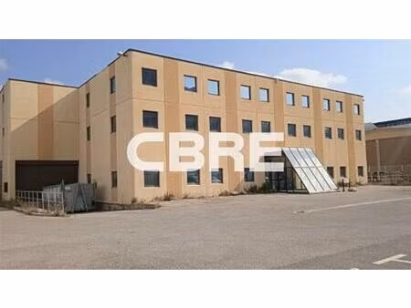 location local d'activités carros 3 724 m²