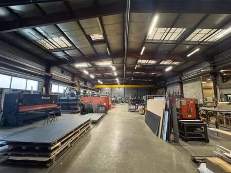 vente local d'activités champagne au mont d'or 1 550 m²