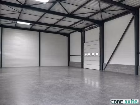 location local d'activités saint-ismier 475 m²