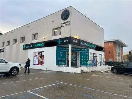 location commerce la calmette 600 m²