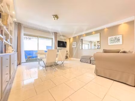 t4 traversant proche square carnot