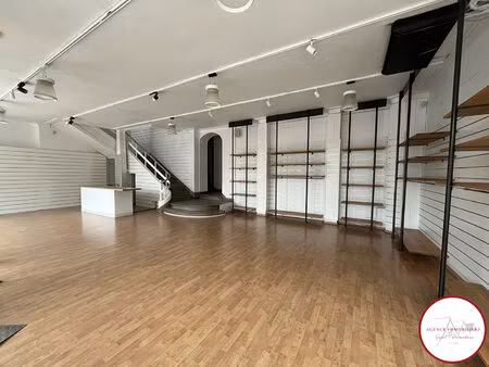 immeuble de rapport avec local commercial et 2 appartements - saint amand montrond