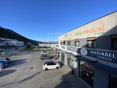 location local professionnel 100m² froges 38190