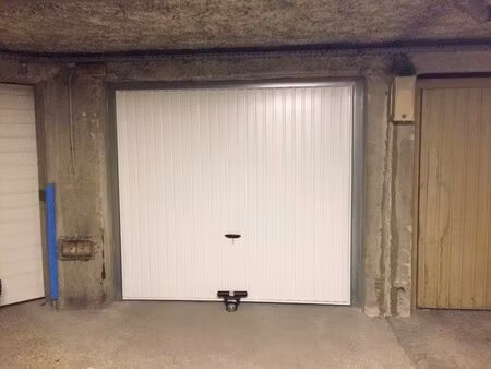 location parking grenoble 38000