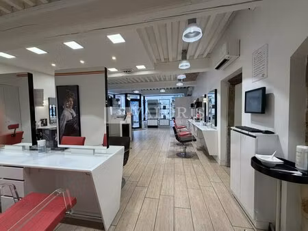 location local commercial 123m² neuville sur saone 69250