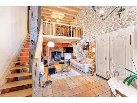 à vendre – charmante ferme rénovée avec gîte indépendant et grange – prévessin-moëns