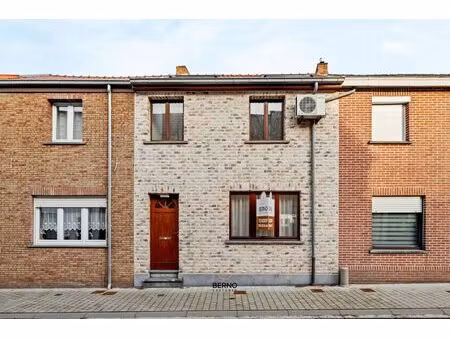 charmante rijwoning dorpskern denderbelle.