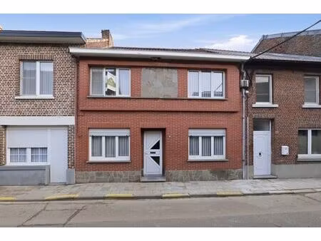 te renoveren gezinswoning met potentieel en tuin in hartje zoutleeuw