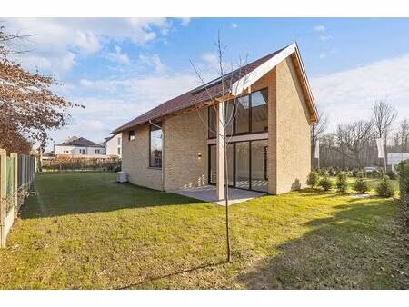 prachtige half open nieuwbouwwoning in uniek woonerf