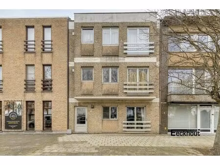 gezellig appartement met 2 slaapkamers en ruime tuin met garage.