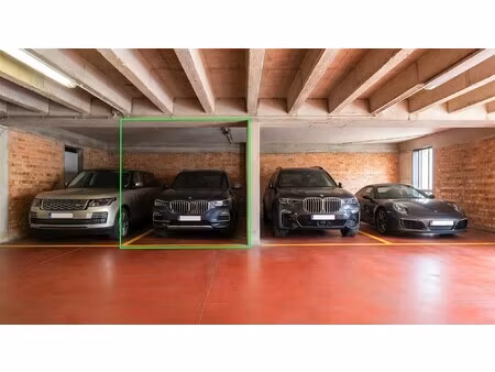 overdekte autostaanplaats.