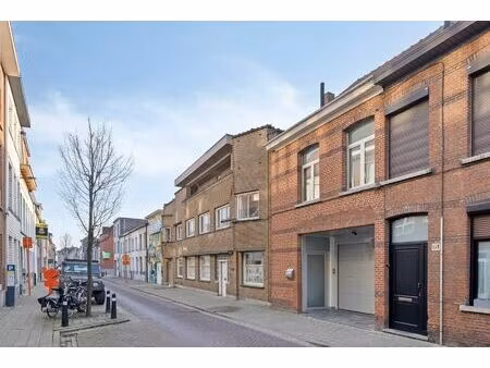 gezellige woning met terras en een ruime garage te lier.