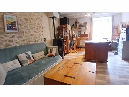 vente maison en pierre rénovée  charme  confort et commodités à pied