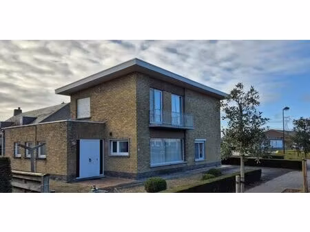 woning en/of handel op zeer interessante hoek