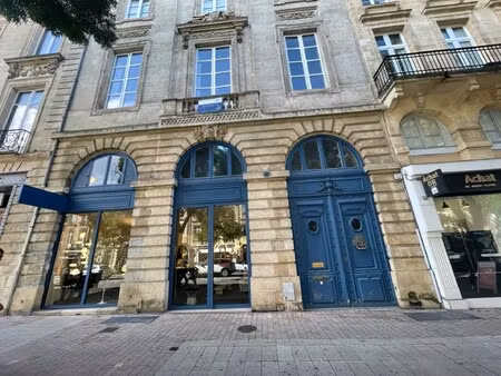 location local professionnel 204m²