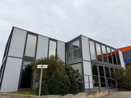 location local professionnel 382m²