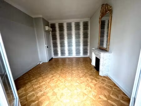 location local commercial 26m² salon de provence 13300