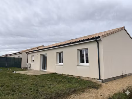 location maison 4 pièces 82m² quincay 86190