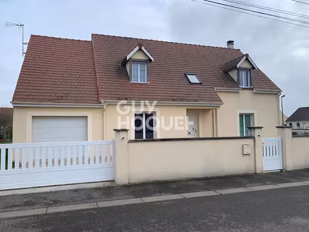 maison 6 pièces - 5 chambres (152 m²) en location à chateaudun