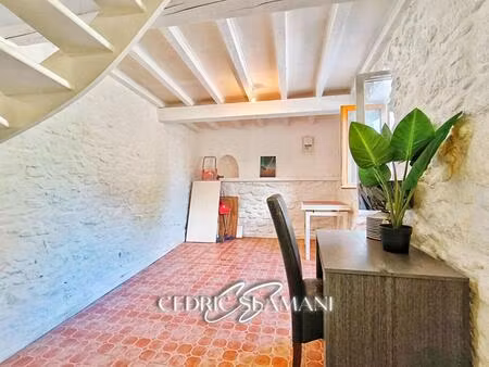 en exclusivite - maison de village en r+2 52 m2 - 2 chambres - 1 bureau
