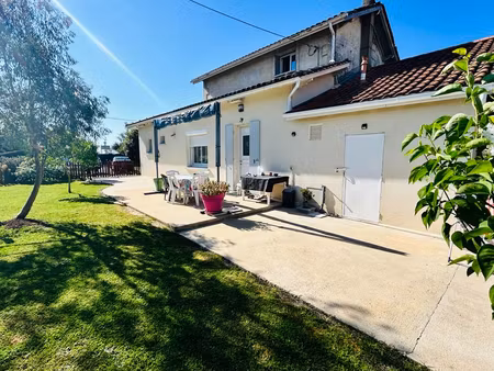 maison la lande de fronsac avec beau jardin à 650 m des commerces!