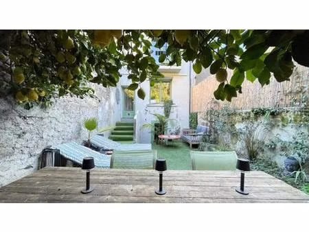 uzès secteur sauvegardé  charmante maison de ville avec garage et jardinet