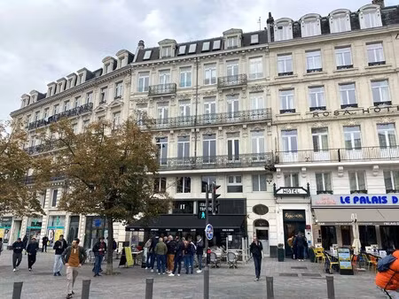 location local professionnel 438m²