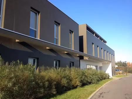 bureaux à louer à la chapelle-sur-erdre parking et parc tertiaire erdre active