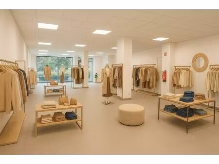 handelspand op toplocatie aan het stationsplein in lokeren