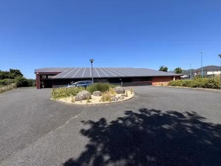 location local d'activités 607m2 onet-le-château 12850 - 2776 € - surface privée