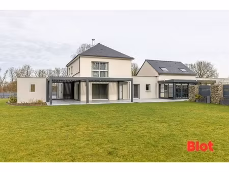 a vendre en exclusivite chez blot vitre - propriété 4 suites 20 minutes au sud de vitre