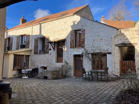 belle maison ancienne au coeur du village