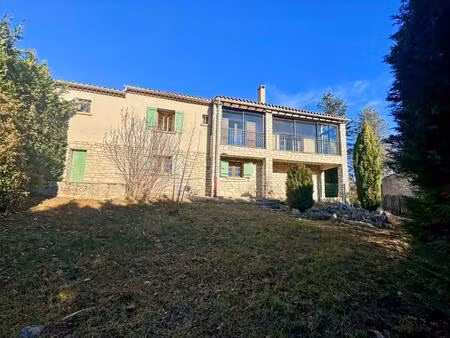 spacieuse maison à sault avec grand jardin