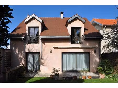 location maison 7 pièces 177 m² à viroflay (78220)