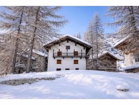 chalet à fort potentiel aux portes de val d'isère  à réinventer