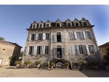 maison 20 pièces - 677 m²