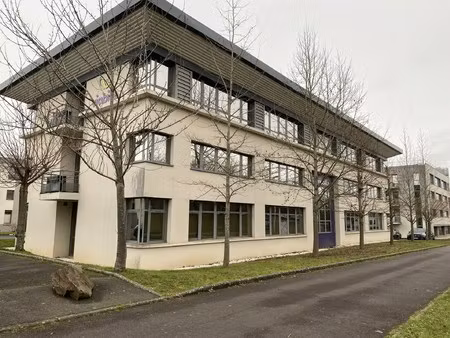 location local professionnel 155m²