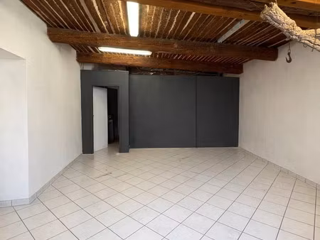location local commercial 2 pièces 51m2 vidauban 83550 - 1020 € - surface privée