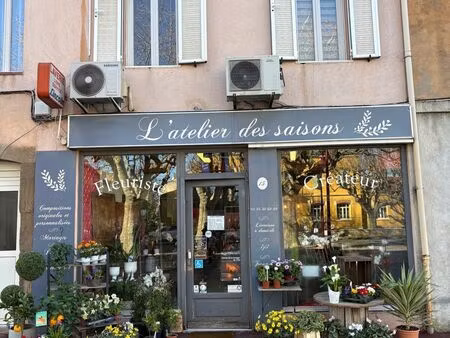 location local commercial 2 pièces 51m2 vidauban 83550 - 1220 € - surface privée