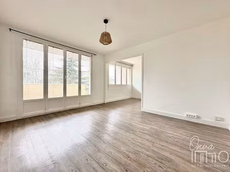 lumineux t4 de 70m² avec balcons  cave et parking collectif