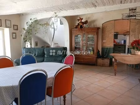 callas : maison de village avec garage  balcon  commerce