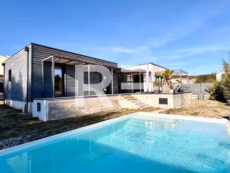 villa plain-pied contemporaine en ossature bois avec piscine et garage à clarensac