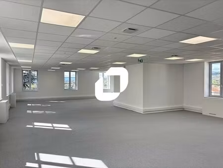 a vendre  entièrement rénové - coeur de village