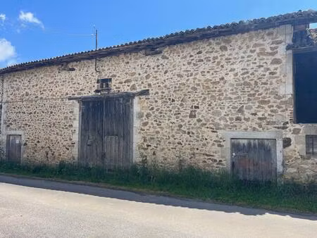 grange de 200 m² dans un hameau proche d'oradour sur vayres et de rochechouart