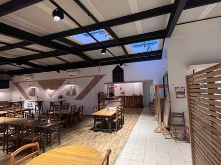 aux portes de vannes – bâtiment commercial récent divisible 470 m²