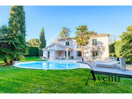 ecully - maison d'exception de 363m2 - terrain de 1400m2 et piscine
