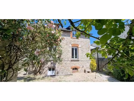 ravissante  indépendante - jardin clos de mur exposé sud ouest - garage avec porte...