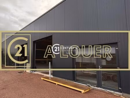 en exclusivite a louer dans village d activites de 144.03m² a r