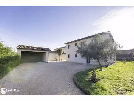 vente maison 8 pièces 160 m² la chapelle-de-guinchay (71570)