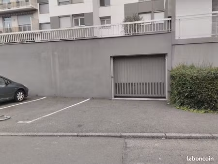 fraisses garage à louer